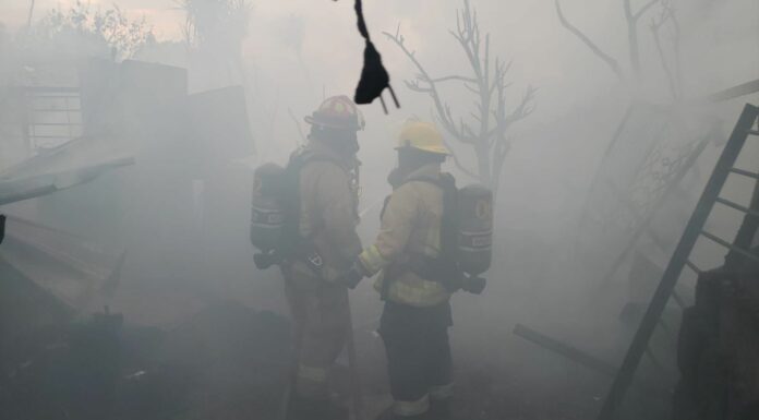 Atienden incendio en una casa de la colonia Miguel Hidalgo