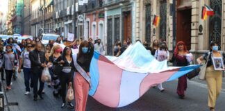 Marcha comunidad trans contra la discriminación laboral en Puebla