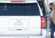 Esposa de “El Bronco” llega al penal de Apodaca