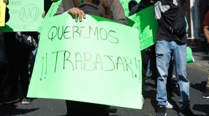 “La Lola” cobra 200 pesos a ambulantes por protestar ambulantes