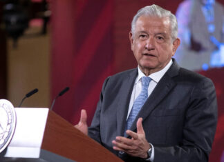 AMLO lamenta asesinato de 2 periodistas en Veracruz AMLO aseguro que hay grupos de choque que se preparan para usar mazos, marros, sopletes y hasta bombas molotov. Foto: EsImagen