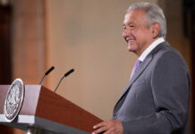 Niega AMLO relación de funcionarios con asesinato de periodistas AMLO insistió que estos crímenes son cometidos por "bandas" que surgieron en sexenios anteriores a su administración.