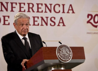 Pide AMLO evitar venganzas políticas con El Bronco AMLO criticó que se hayan dado a conocer fotografías del ex funcionario detenido. Foto: EsImagen