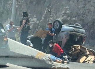 Automóvil vuelca en Periférico; reportan 2 heridos Una volcadura de automóvil en el Periférico, en Puebla, ocurrió este sábado. El accidente dejó 2 heridos, según reportan en redes sociales.