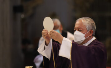 Ayuno y oración por guerra en Ucrania, pide arzobispo de Puebla "Papa Francisco nos invita que el miércoles de ceniza lo convirtamos en un día de ayuno y oración por la paz en el mundo", dijo.