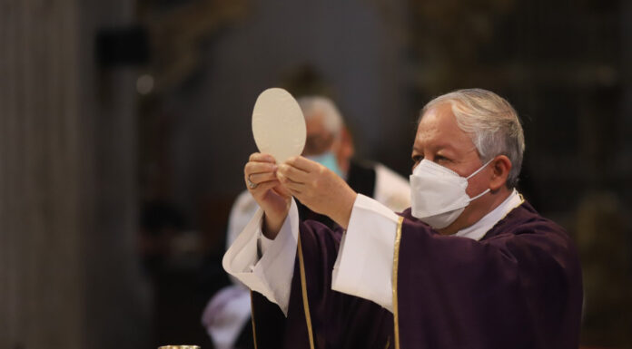 Ayuno y oración por guerra en Ucrania, pide arzobispo de Puebla "Papa Francisco nos invita que el miércoles de ceniza lo convirtamos en un día de ayuno y oración por la paz en el mundo", dijo.