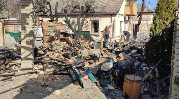 Bombardean barrio residencial de Kiev; hay 4 heridos El barrio fue alcanzado por tiros de artillería este miércoles a primera hora de la mañana, constató la AFP.
