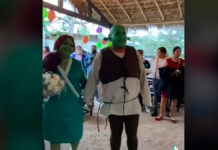 ¡Vivan los novios! Pareja celebra boda vestidos de Shrek y Fiona boda