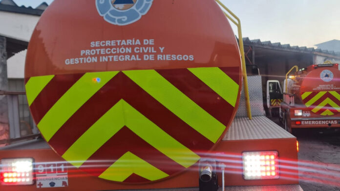 bomberos Desde redes sociales, la dependencia pidió evitar la zona y permitir a los bomberos realizar su trabajo para mitigar riesgos.