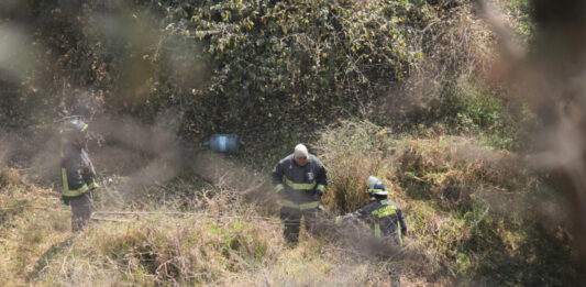 El cadáver de una persona fue localizado dentro de un desfiladero, en la carretera federal Puebla-Tlaxcala.