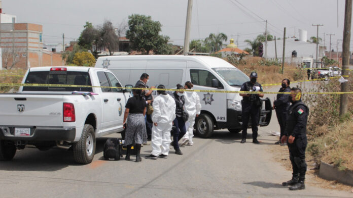 cadáver Anoche también fue hallado el cadáver de un hombre, pero emplayado en la colonia Agrícola Ignacio Zaragoza, en Puebla.