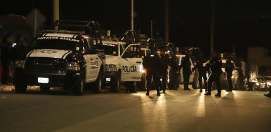 En los cateos del lunes pasado, la FGE realizó la detención de personas y el decomiso de drogas. Foto: EsImagen