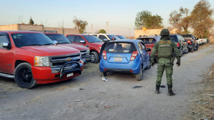 comando Las 9 personas del comando armado intentaron huir, pero se logró su detención, reportaron autoridades militares.