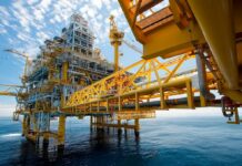Mezcla mexicana de petróleo supera los 100 dólares por barril