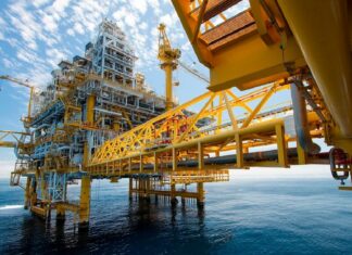 Mezcla mexicana de petróleo supera los 100 dólares por barril