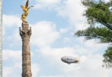Sobrevuela dirigible la CDMX en protesta por feminicidios