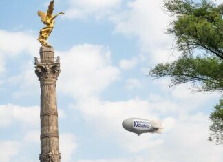 Sobrevuela dirigible la CDMX en protesta por feminicidios