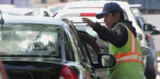 Franeleros dispuestos a ser ‘Supervisores’ en parquímetros franeleros