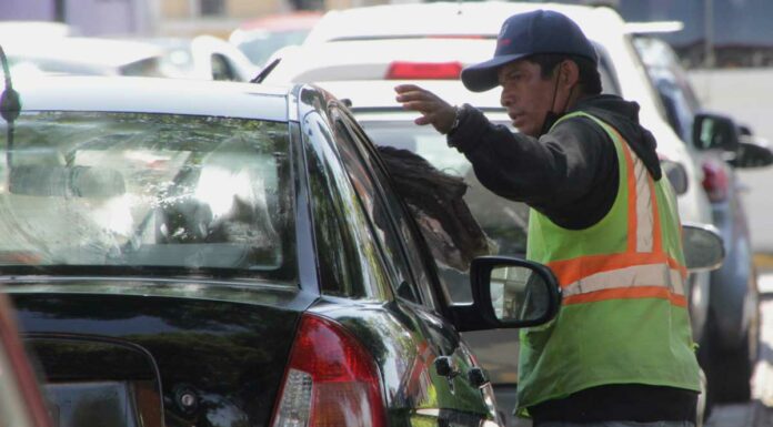 Franeleros dispuestos a ser ‘Supervisores’ en parquímetros franeleros