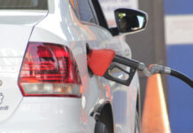 Clausuran gasolinera que vendió litro a 30 pesos en CDMX "Esta gasolinera "se volvió muy popular -lamentablemente para mal en las redes sociales- pasadísimos de rosca". dijo Ricardo Sheffield Padilla.