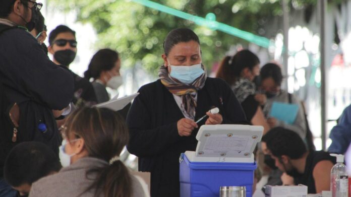 gobernador El gobernador señaló que la pandemia de Covid-19 no se ha terminado y sigue causando la muerte de personas. Foto: EsImagen