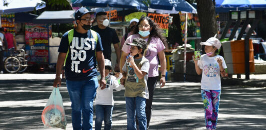 El Covid-19, ha provocado el deceso de 98 menores de edad en la entidad, reportó el gobernador de Puebla. Foto: EsImagen