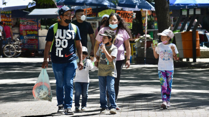 gobernador El Covid-19, ha provocado el deceso de 98 menores de edad en la entidad, reportó el gobernador de Puebla. Foto: EsImagen