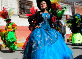 Estudiante de la BUAP investiga y difunde carnaval de huehues