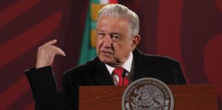 “Borregos” y “golpistas”, llama México a Parlamento Europeo