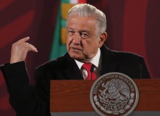 “Borregos” y “golpistas”, llama México a Parlamento Europeo