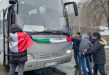 Otros 18 mexicanos salen de Kiev; abordarán vuelo a México El grupo de 18 mexicanos se sumará a otros de 26 que permanece resguardado desde el lunes en Suceava.