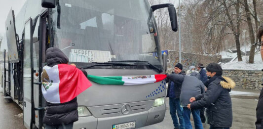 El grupo de 18 mexicanos se sumará a otros de 26 que permanece resguardado desde el lunes en Suceava.