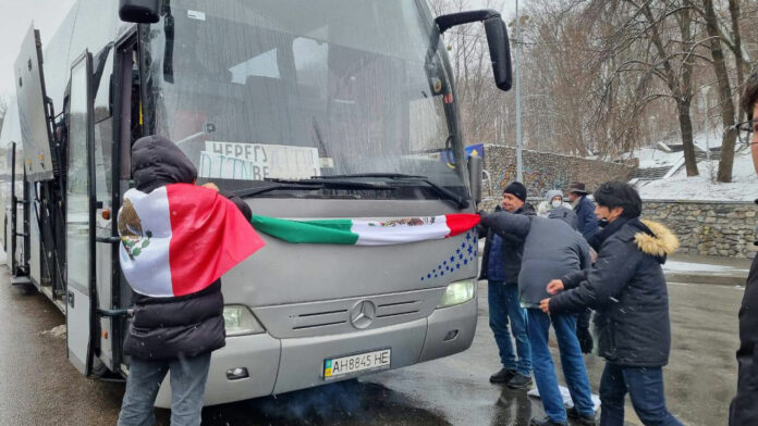 mexicanos El grupo de 18 mexicanos se sumará a otros de 26 que permanece resguardado desde el lunes en Suceava.