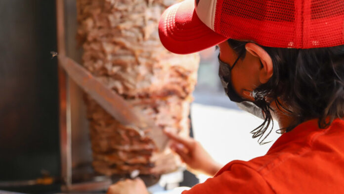 mil ¿Tú qué habrías hecho? ¿Hubieras pagado una cuenta de más de mil pesos por unos tacos en la Feria?
