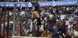 Rechazan muertos tras batalla campal en el Atlas-Querétaro En redes sociales hablaban de más de 10 muertos tras los hechos violentos de este sábado en el estadio Corregidora.