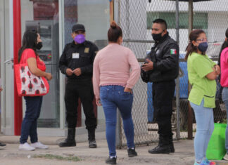 Detienen a mujer; trató de entrar al CERESO con documentos falsos Tras valorar el documento, los agentes determinaron que era apócrifo, por lo que la mujer fue detenida. Foto: EsImagen // Ilustrativa