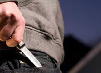 Mujeres asaltan con cuchillos un negocio de comida en Tepeaca Las mujeres que atracaron el negocio de comida, lograron huir pese a que se montó un operativo para buscarlas.