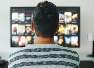 Netflix suspende operaciones en Rusia ante guerra vs Ucrania Netflix abrió operaciones en Rusia desde hace poco más de un años. Tiene 1 millón de suscriptores en el país.