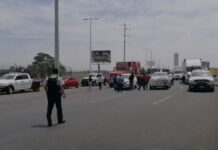 ¡Ojo! Transportistas bloquean caseta de San Martín ¡Ojo! La caravana de transportistas de la AMOTAC provocó caos vial en la autopista México-Puebla