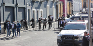 Montan operativo de seguridad por visita de AMLO a Puebla Policía Estatal instaló un operativo en Casa Aguayo para controlar el paso a la zona ante la visita del presidente.
