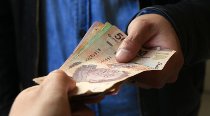 Frenan paisanos envío de remesas a México Los capitales recibidos de paisanos durante el primer mes del año representan su tasa más baja de crecimiento desde marzo de 2021.