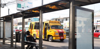 Concesión de paraderos, conforme a la ley: Eduardo Rivera El alcalde dijo que la concesión administrativa de paraderos no es un simple contrato, ya que esta figura es mixta.