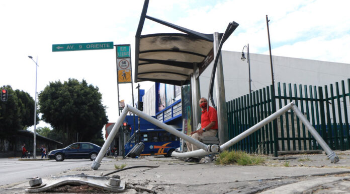 Licitarán concesión para paraderos en Puebla capital El objetivo es rehabilitarlos, así como incrementar los paraderos de la ciudad, informó el alcalde Eduardo Rivera.