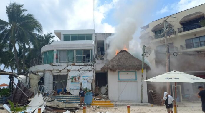 Explota restaurante en Playa del Carmen; reportan 2 muertos