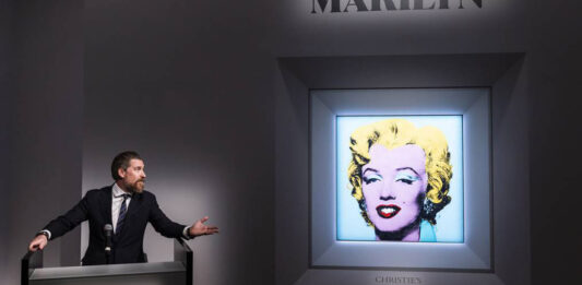 El retrato del artista estadounidense Andy Warhol, se puede convertir en la más cara del siglo XX jamás vendida.