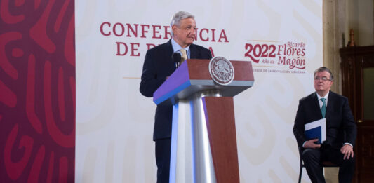 AMLO aseguró que no responsabilizarán al gobernador de Querétaro por la riña en el estadio La Corregidora. Foto: EsImagen