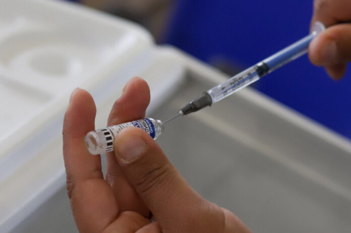 segunda Quienes no se aplicaron la segunda dosis de la vacuna Sputnik V contra el Covid-19, podrán completar su esquema con AstraZeneca.