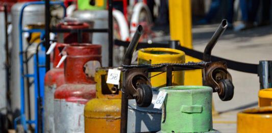 El tanque pasó de venderse en 497 pesos a 490.40 pesos de acuerdo al tabulador de la Comisión Reguladora de Energía (CRE).