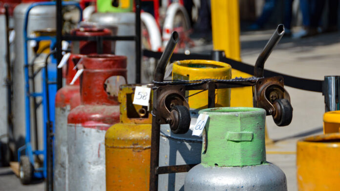tanque El tanque pasó de venderse en 497 pesos a 490.40 pesos de acuerdo al tabulador de la Comisión Reguladora de Energía (CRE).