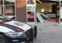 Dan cristalazo a tienda de colchones en colonia Bugambilias Tienda
